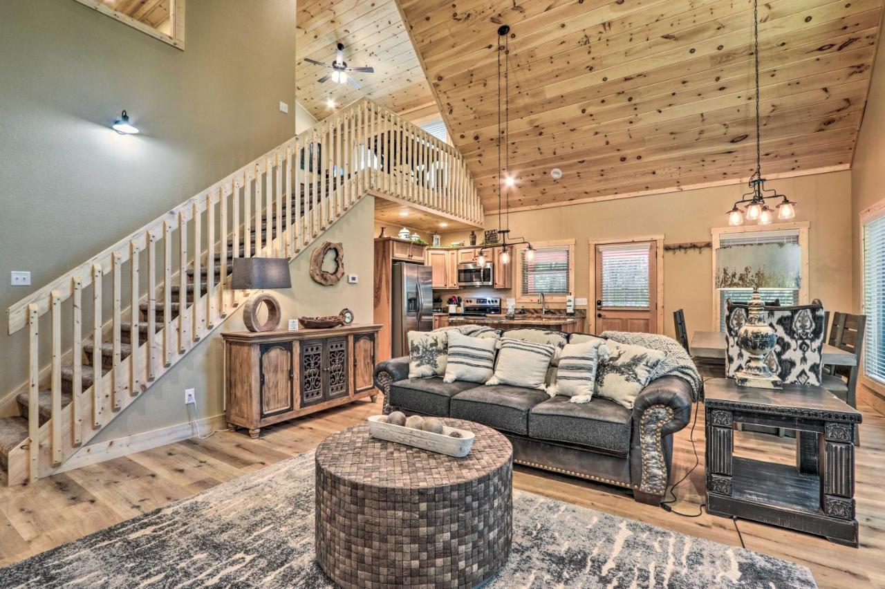 Sevierville Cabin Deck With Foosball And Hot Tub! Exterior foto