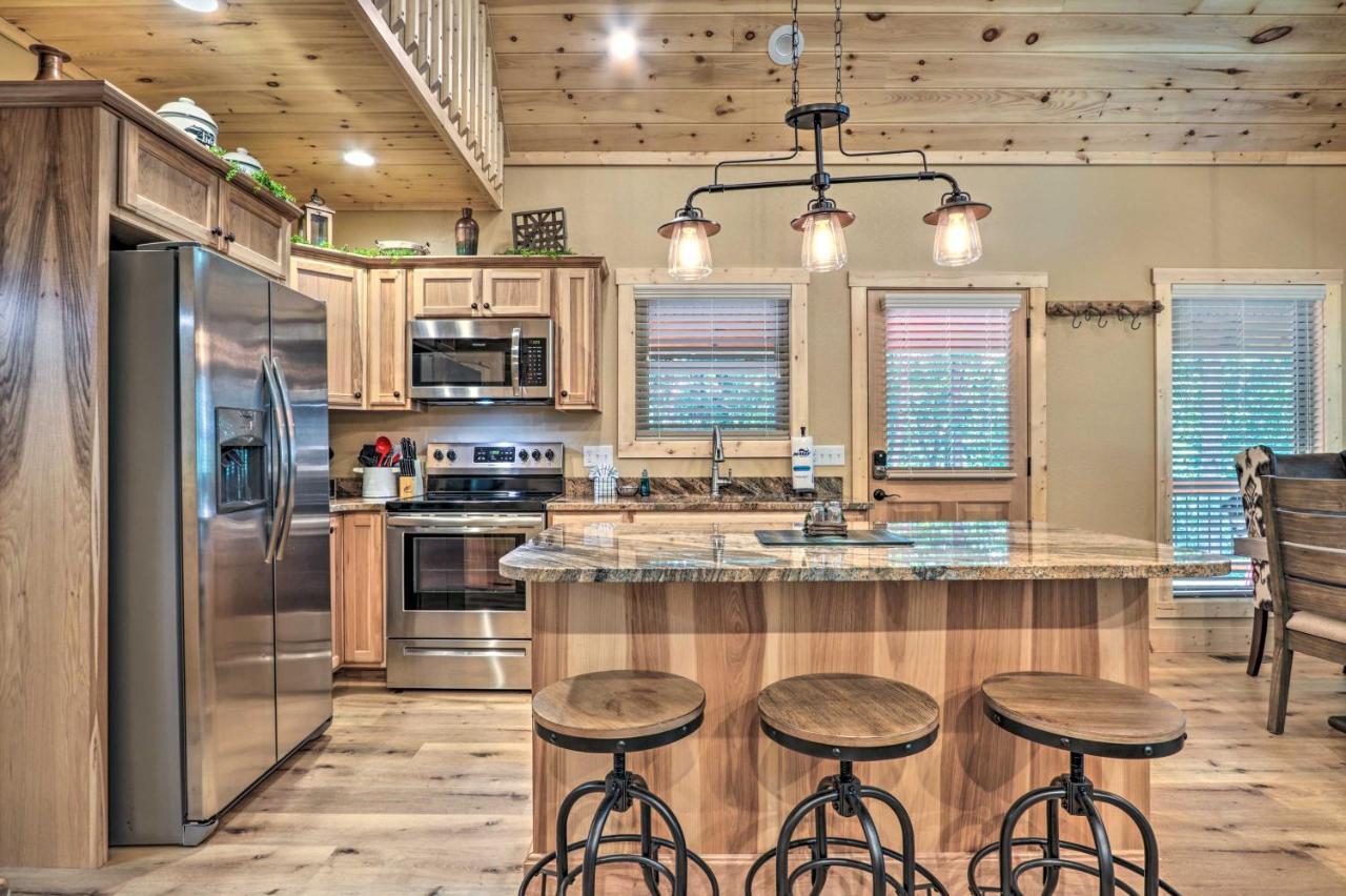 Sevierville Cabin Deck With Foosball And Hot Tub! Exterior foto